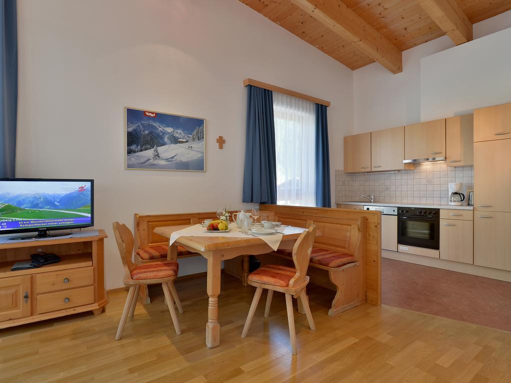 Ferienwohnungen Haus Der Mitte Майрхофен Номер фото